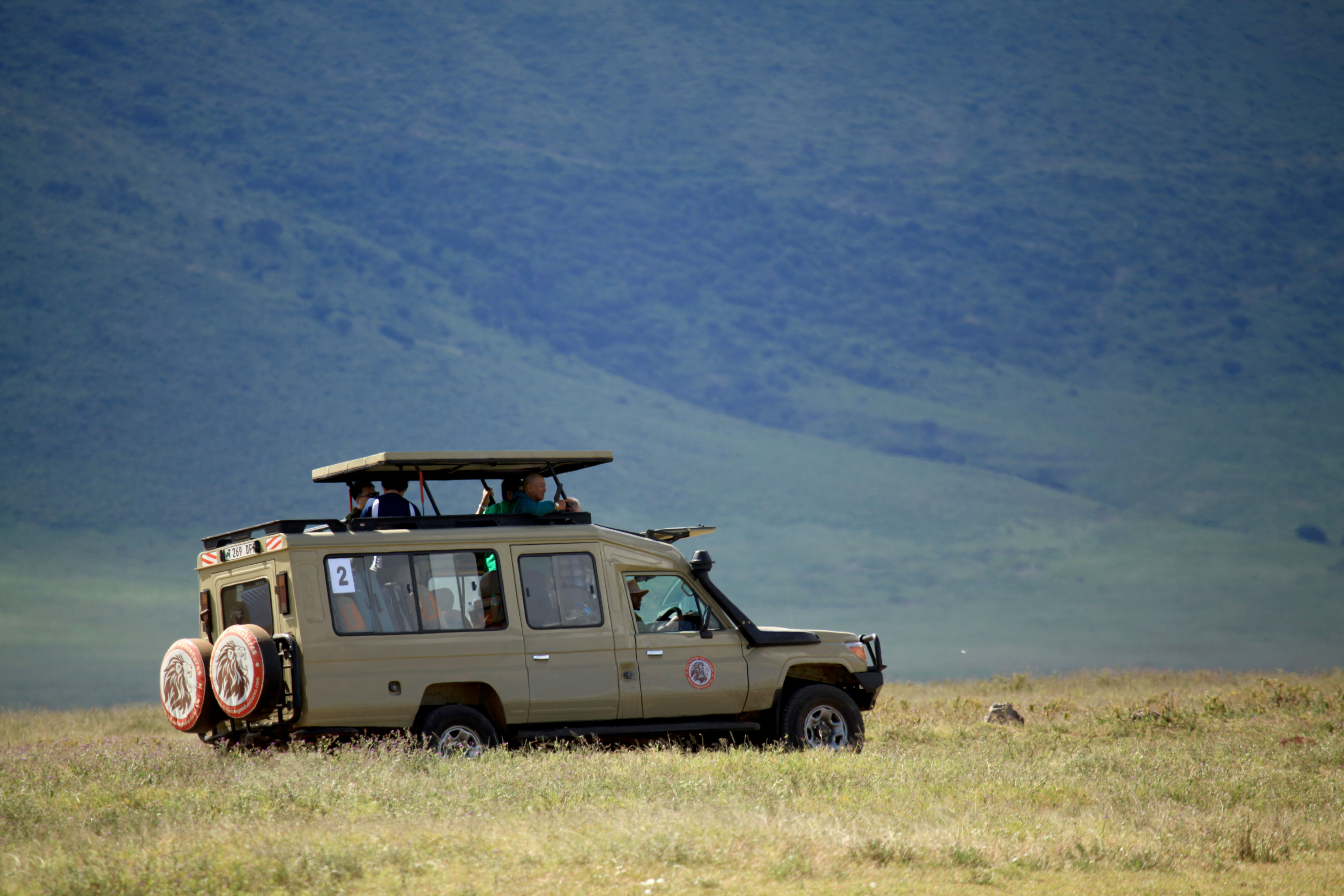 4-DAY TARANGIRE, SERENGETI AND NGORONGORO CRATER MID-RANGE TOUR